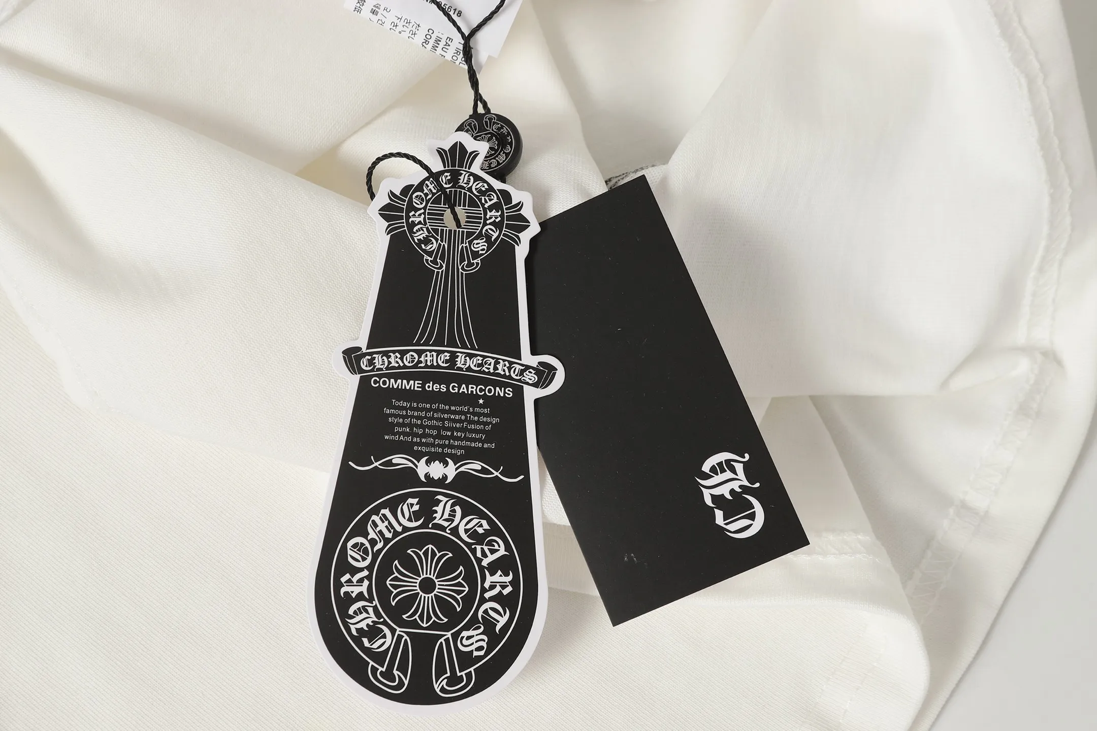 P170 Model 2210 280g heavy double yarn -Chrome Hearts/Chrome Heart Cross✝️Skin embroidered short-sleeved T-shirt -High weight, high density and high quality. The wool is soft, delicate and skin-friendly. It feels soft and silky. It has excellent warmth and skin-friendly properties. -Customized weaving and dyeing, no color difference. No matter the fabric or workmanship details, it beats the ordinary version on the market. -Colour: black white -Size: S M L XL